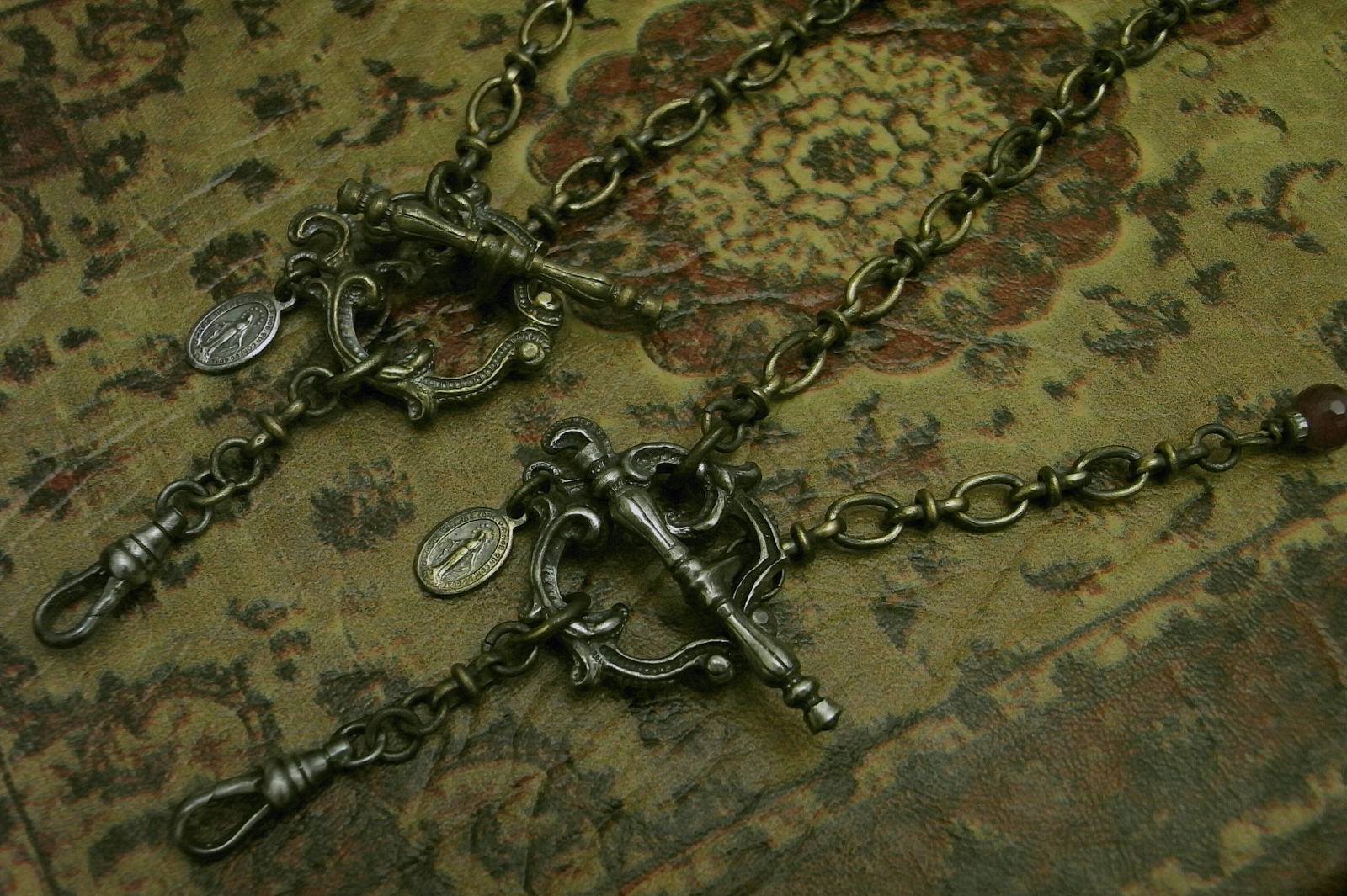 胸元で脱着するロザリオタイプのネックレス【Front Mantel Rosary Necklace】