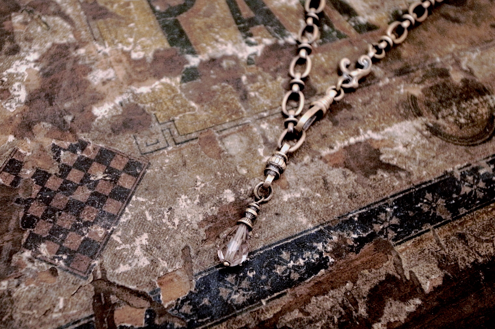 チェーン自体がデザインされていてそのまま着けられるネックレス【Point Necklace "Glass"】
