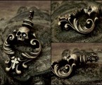 ロココ調の彫刻【Rococo Amulet Brass Pendant】